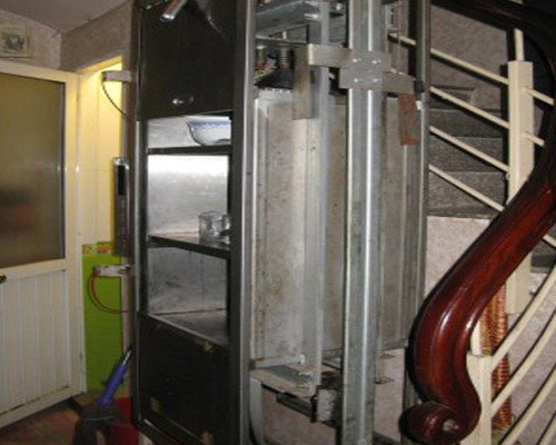 Elevator load of food to restaurants, schools, canteens